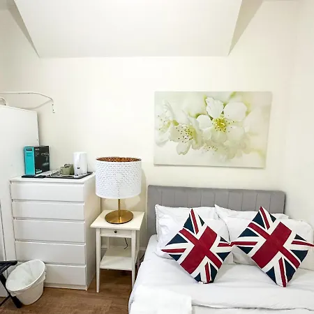 Pink Door Guesthouse-2