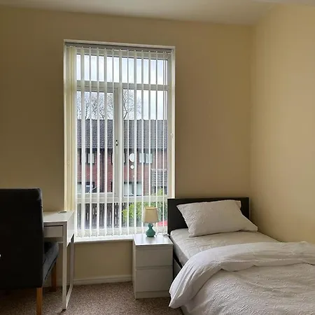 Rooms 7 Minutes From Etihad-2