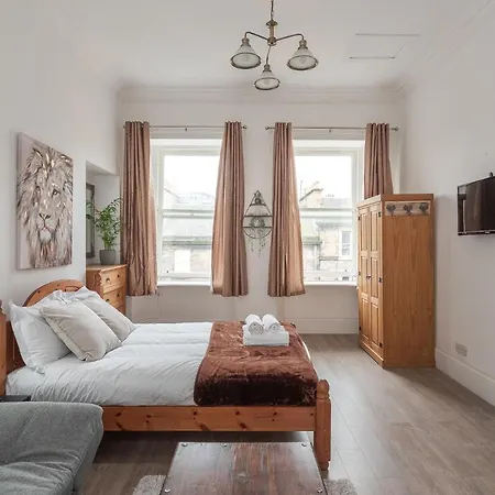 Spacious Ensuite Rooms In Edinburgh City Centre - Excellent Location-2