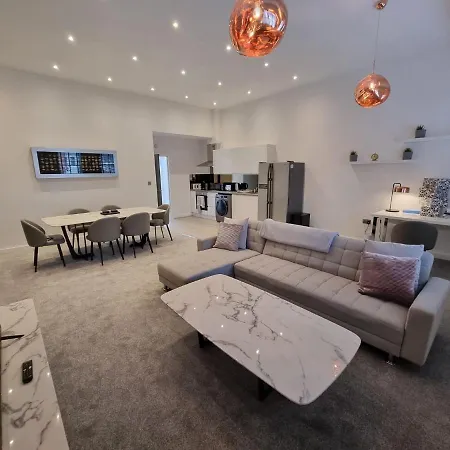Stunning 1 Bed Apt Minutes From Bham City Centre!-2
