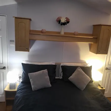 Vacation Escape - Valley Farm -Clacton-On-Sea - Holiday Park-3