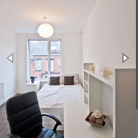 Budget Double Room Close To Leeds University And City Centre-3