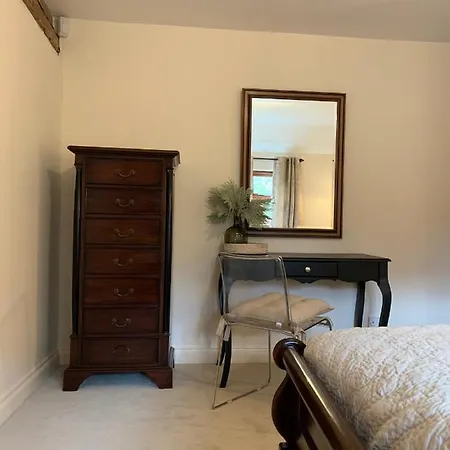 The Byre, At Cradle Barn Offering A King Suite-2