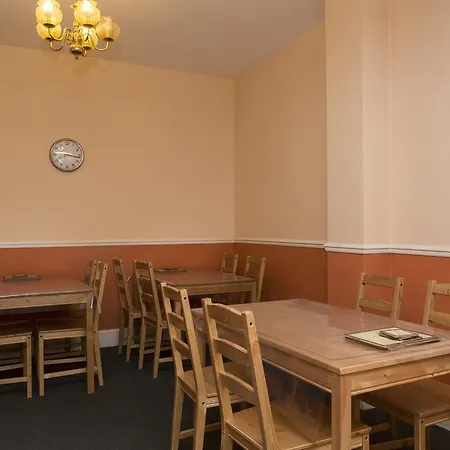 Southend Guest House - Close To Beach, Train Station & Southend Airport-2
