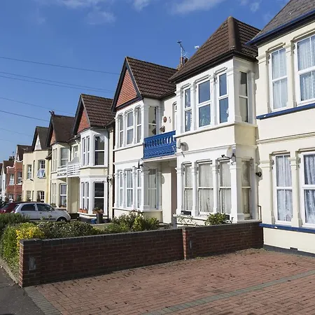 Southend Guest House - Close To Beach, Train Station & Southend Airport-3
