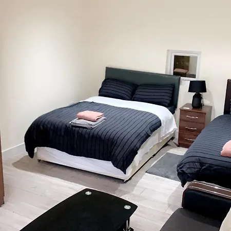 Mon Repos Private Rooms Heathrow Airport-3