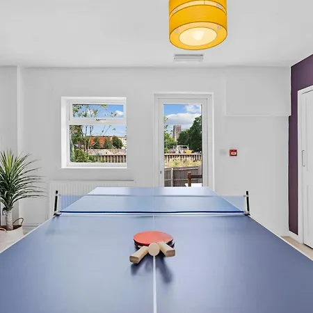 Newly Refurbished Ipswich Gem - Games Room-3