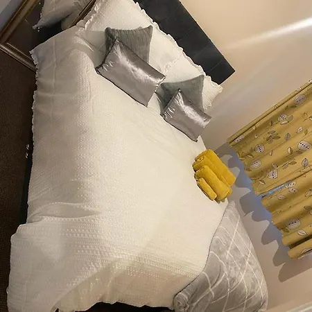 Lovely 3 Bed Short Stay-3