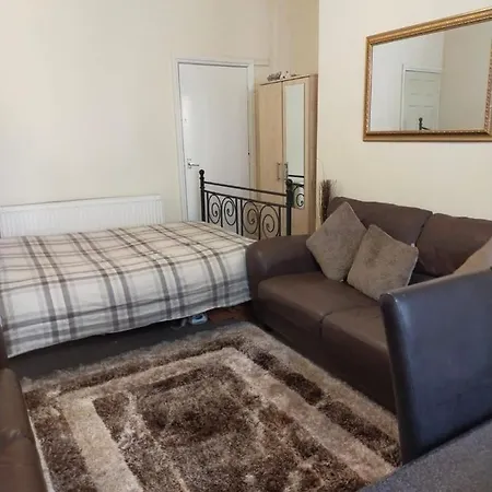 Paradise Apartment- Female Only-2