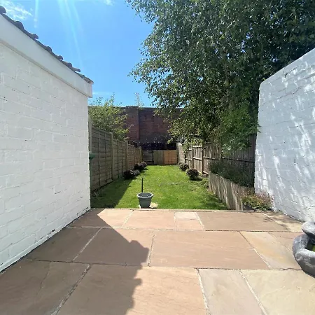 Comfortable Bristol Escape Near Gloucester Road-2
