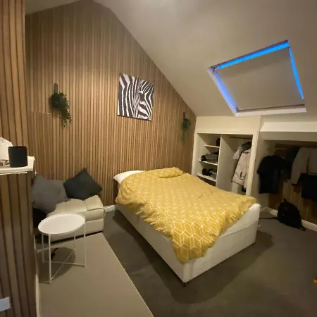 Lovely Room 5 Minute Walk From City Centre-2