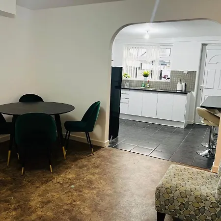 Liberty Inn Room With Sharing Toilet And Kitchen-2