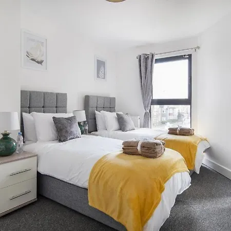 Heathrow Haven: Stylish Apartments In The Heart Of Slough-2