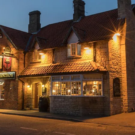 Crown & Anchor-2