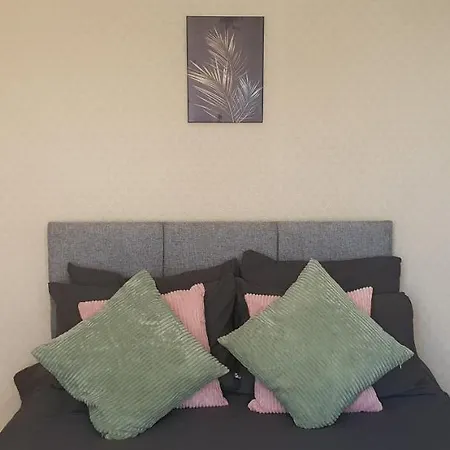 Coventry Spacious Rooms In City-3