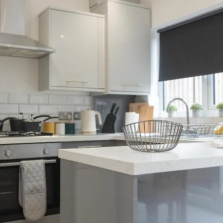 Sheldon House 3 Bed Cosy Home Nr Jlr & Nec-3