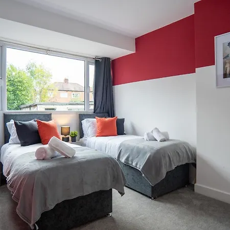 Sheldon House 3 Bed Cosy Home Nr Jlr & Nec-2