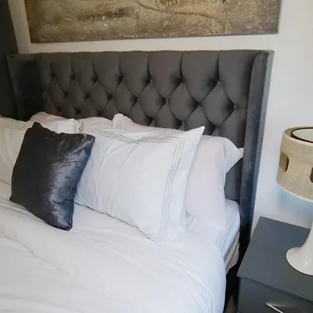 Giomakay Luxury Rooms Milton Keynes-2