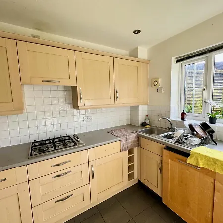 Basingstoke Guesthouse-2