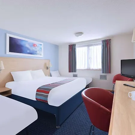 Travelodge Leeds Bradford Airport-3