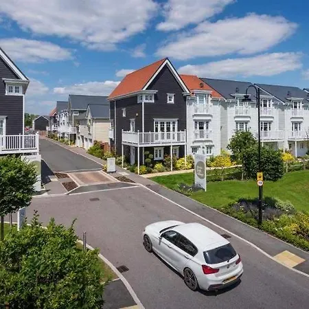 Green Park 4 Bed Lux With Parking ,M4 Jct 11-3