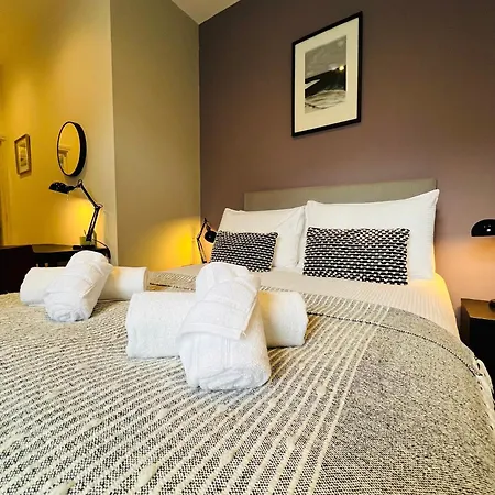 8, St Marys , Private Double Ensuite Room-2