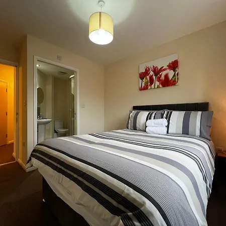 Crownford Guesthouse - Close To Hanley Centre And University-2