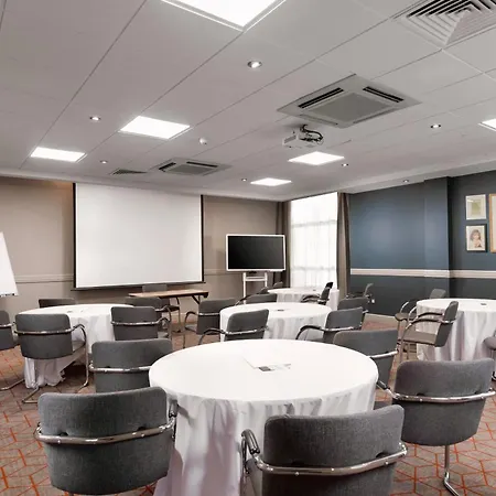 Hilton Garden Inn London Heathrow Airport-2