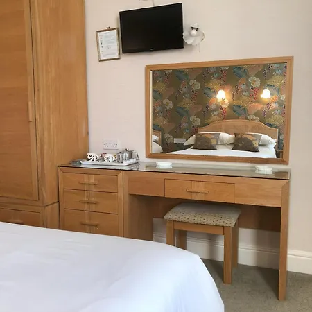 Gwrach Ynys Country Guest House-2