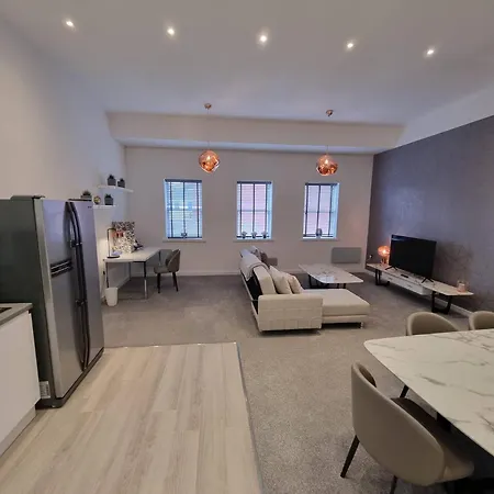 Stunning 1 Bed Apt Minutes From Bham City Centre!-3