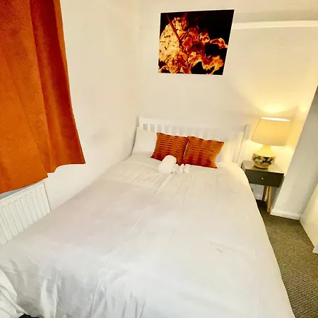 Relaxing Suite Nottingham Room-2