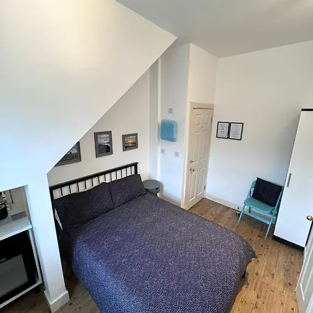 Parade School Guest Rooms-2