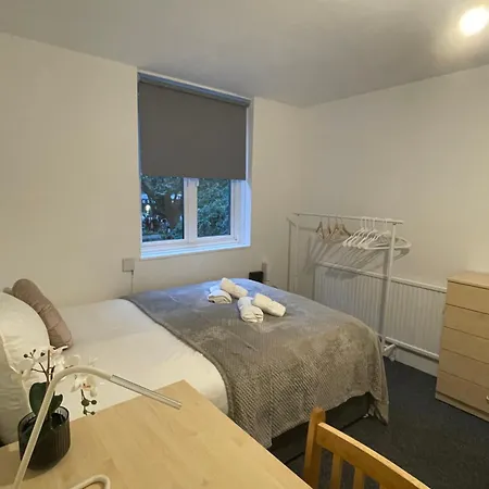 Lovely Triple And Quadruple Rooms In Euston & Square In Central London-3