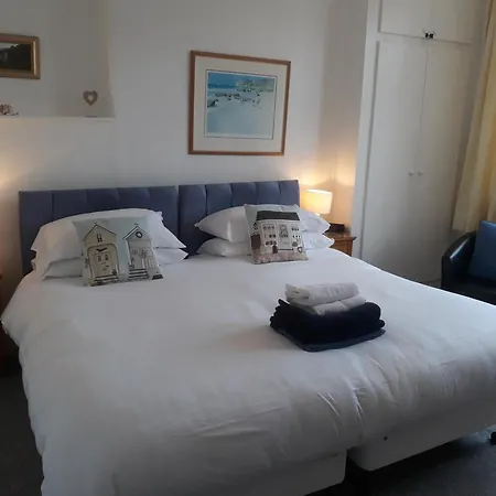 Montrose Guest House-2
