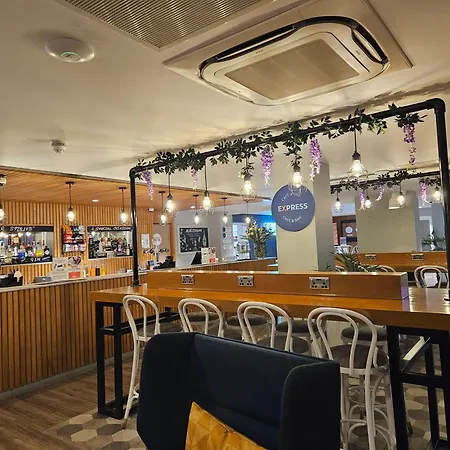 Holiday Inn Express - Wigan By Ihg-3