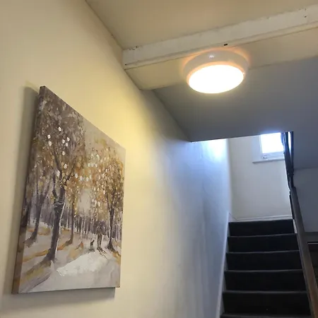Comfortable Modern Home, Town Centre, Room C-2