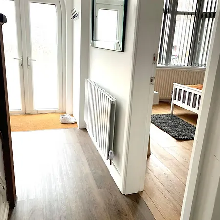 Spacious 5Br House Sleeps 10-3