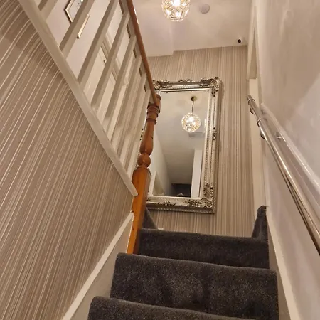 Highfields Living - All Rooms Ensuite- Free Wifi- Free Local Parking-2