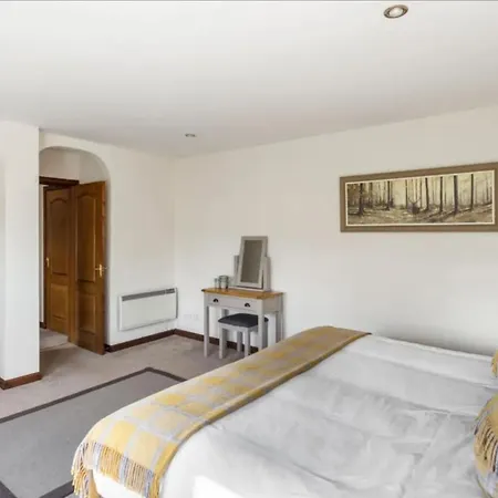 Loch Ness Cottages-3