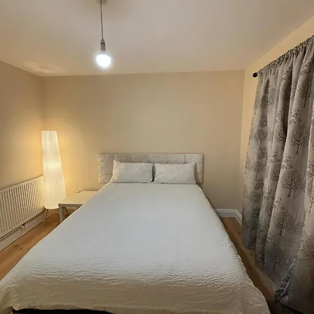 Shared House In Chakeshill Drive-3