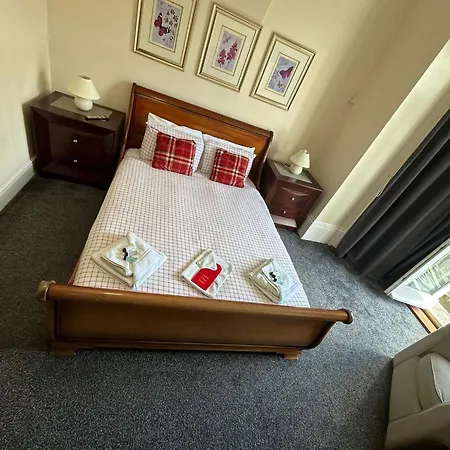 The Lyndhurst Guest House-2