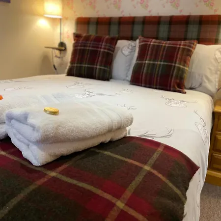 Carisbrooke Guest House-2