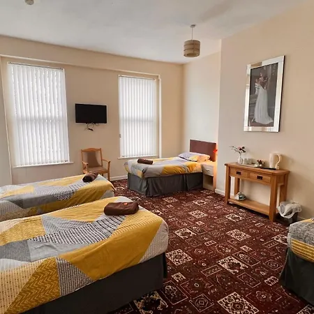 Castle Lodge Guest House 86-88 Sheil Rd L6 3Af-3