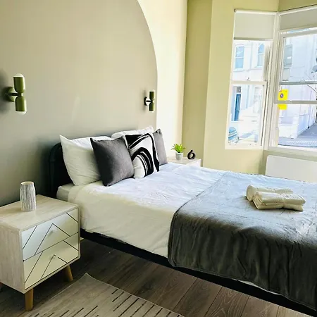 London Boutique Ensuite Room like hotel-3