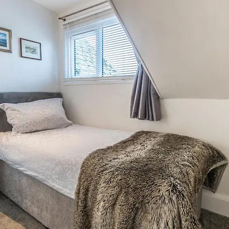 Trefoil Guest House-2