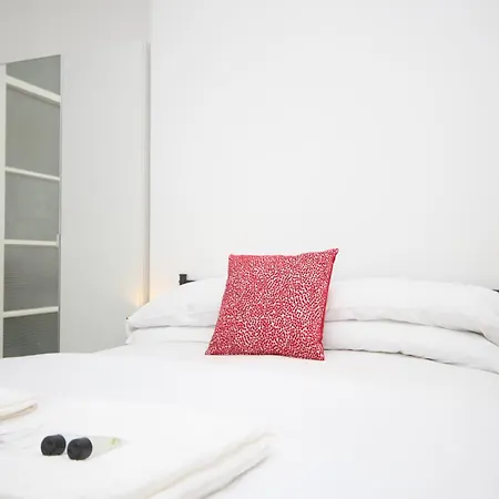 Barton Beachside Apartments: Modern Coastal Retreat-3