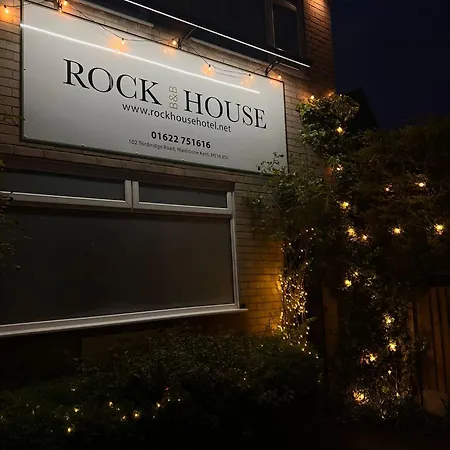 Rock House Bed And Breakfast-3