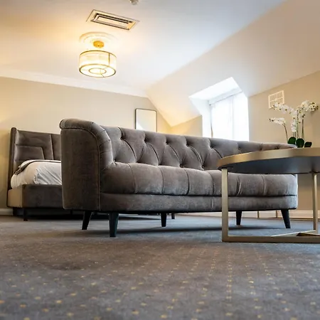 The Pear Tree Inn & Country Hotel-3
