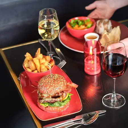Radisson Red London Gatwick Airport-2