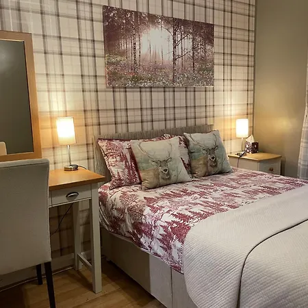 Little Connaught 2 Bed House Pet Friendly-3